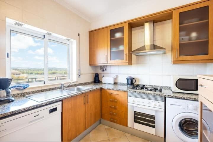 Apartment Alfarmar - Pool, Beach Only A Few Minutes Away Albufeira Exteriör bild