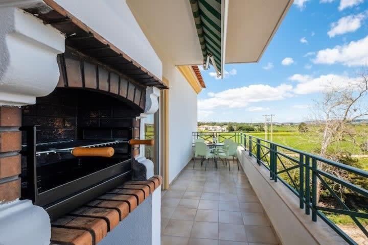 Apartment Alfarmar - Pool, Beach Only A Few Minutes Away Albufeira Exteriör bild